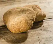 Sesam-Fladenbrote von der Baguette-Bäckerei W. Stahmer - Schleswig